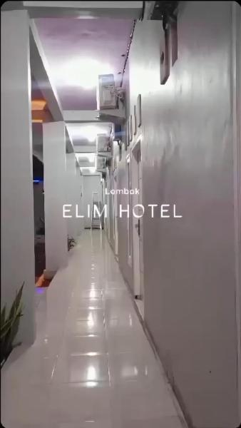 写真にはNarmada市にあるElim Hotelが写っています。