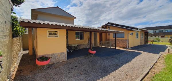 På billedet ses objektet Casa Ingleses beliggende i byen Florianópolis.