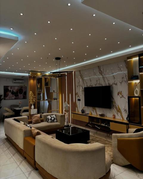 Luxurious 4 Bedroom Rooftop Duplex By StayHub, Garki