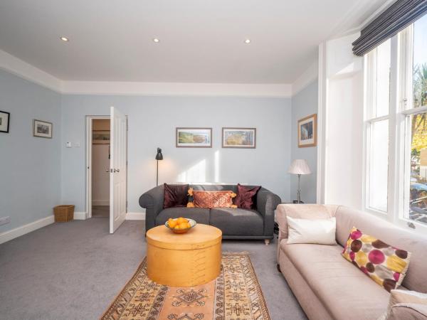 Brockley Victorian apartment train links London - Pass the Keys, London