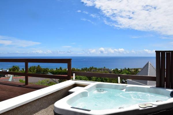 Na zdjęciu widoczny jest obiekt Appartement Ti Rooftop jacuzzi et vue mer położony w mieście A. Dubuisson.