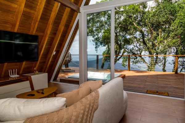 写真にはArarica市にあるCabana Araucária ao lado de Gramadoが写っています。