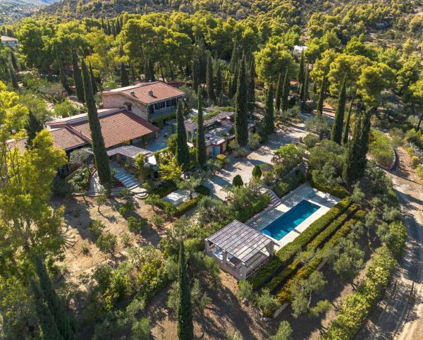 En la foto se muestra el objeto Corinthian Blue Retreat ubicado en la ciudad de Sofiko.