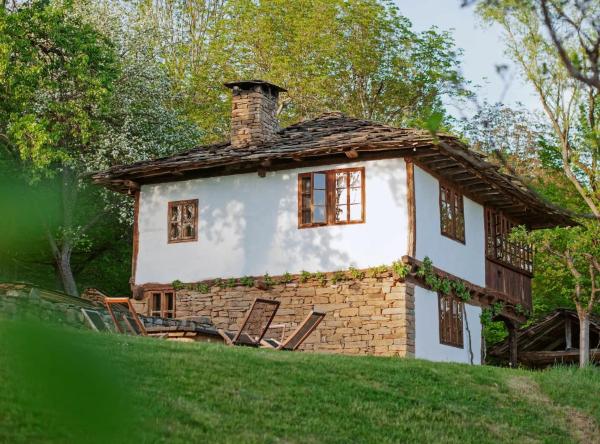 Foto 4: Authentic House with Stunning Mountain View - Karashka