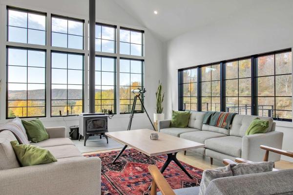 A la foto es mostra l'objecte Magnificent Chalet Sweeping Views and Hot Tub situat a la ciutat de Springville.
