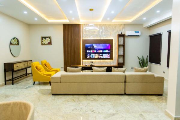 På billedet ses objektet Calini Luxury 2 Bedroom Flat - Sunflower Escape beliggende i byen Abuja.
