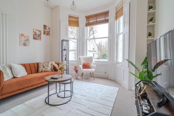 1-Bed Flat in Kensington W8, London