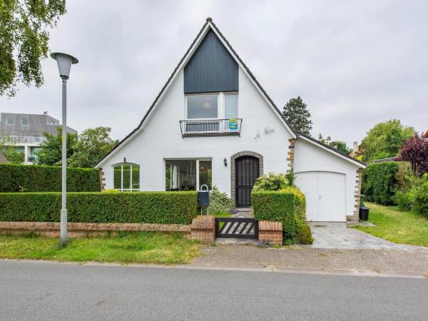 På bildet vises objektet Villa in Koksijde near the Beach som ligger i byen Koksijde.