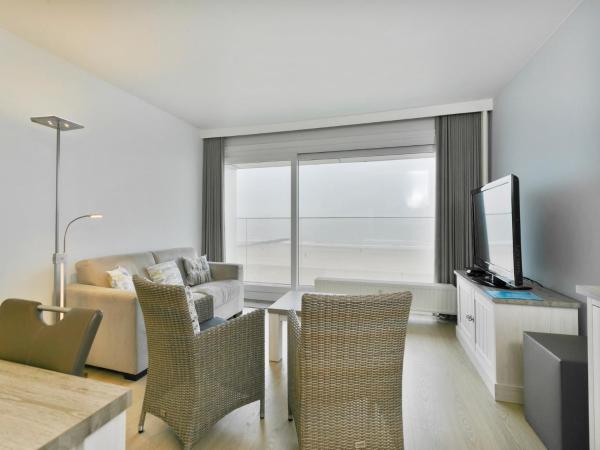 Φωτογραφία 8: Flat in Blankenberge with Stunning Sea Views
