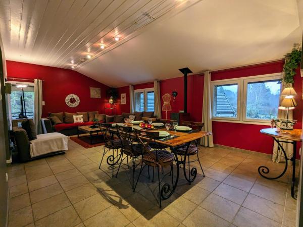 Na foto é possível ver o objeto Gîte calme avec jardin zen, piscine et randonnée au Parc des Vosges - FR-1-589-763 localizado na cidade de Cornimont.