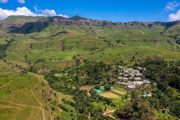 The photo shows the Cavern Resort & Spa located in the city of Bergville.
