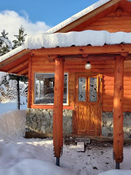 Auf dem Foto ist das Objekt Entre Cerros Tiny House Única in der Stadt Moquehue zu sehen.