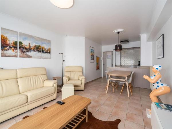 Фотография 7: Flat in Knokke with Pier and Sea Views