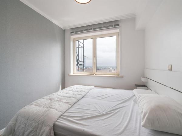 Фотография 4: Flat in Knokke with Pier and Sea Views