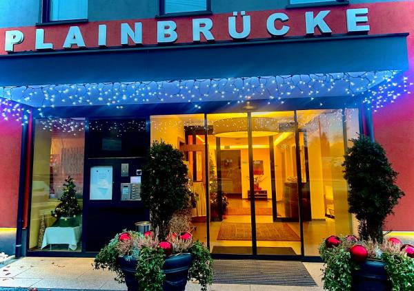 Auf dem Foto ist das Objekt Hotel Plainbrücke | self check-in in der Stadt Radeck zu sehen.