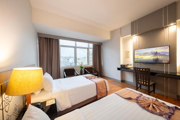 Na fotografii je vidět objekt New Season Hotel nacházející se ve městě Hat Yai.