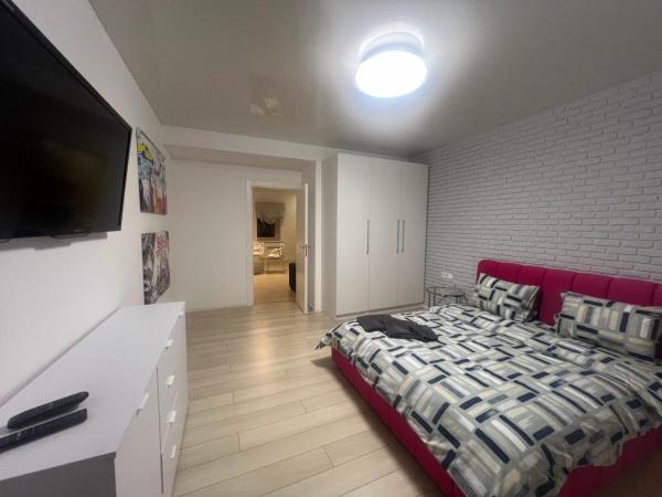 På billedet ses objektet 2-room luxury apartment in the center beliggende i byen Kyiv.