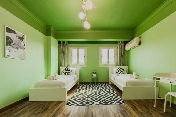 Foto 6: Distinct & Decent 2 BDR Apt Steps From Nightlife and Airport