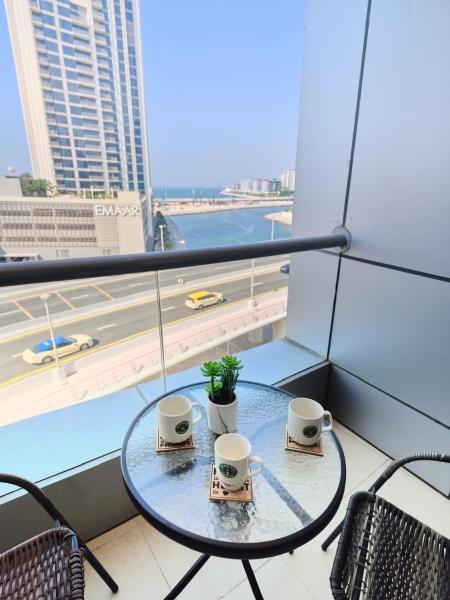 Na fotografii je vidět objekt Stylish 1 BR with sea view - Sunset view nacházející se ve městě Dubaj.