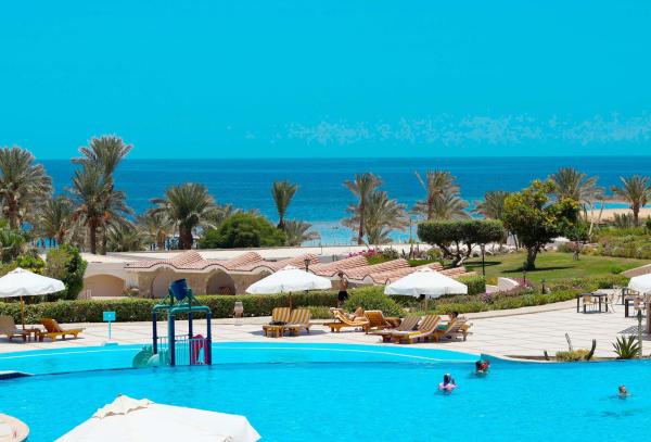 Op de foto is het object Royal Brayka Beach Resort te zien, gelegen in de stad Abu Dabab.