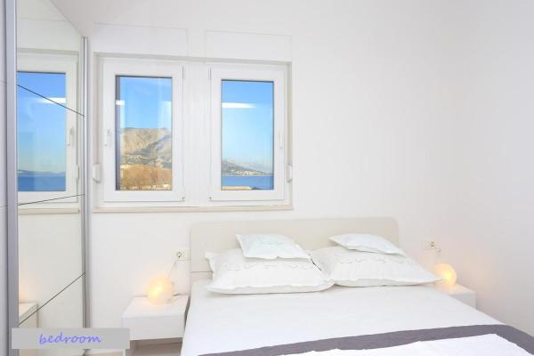 Foto 8: Apartment with a sea View No 10, first row by the sea, Beach house Ana