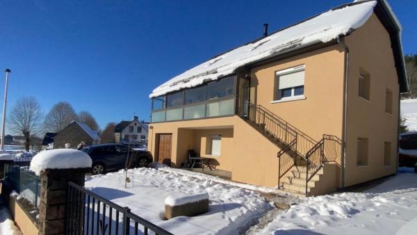 A la foto es mostra l'objecte Appartement au bord du lac avec terrasse situat a la ciutat de Juilles.