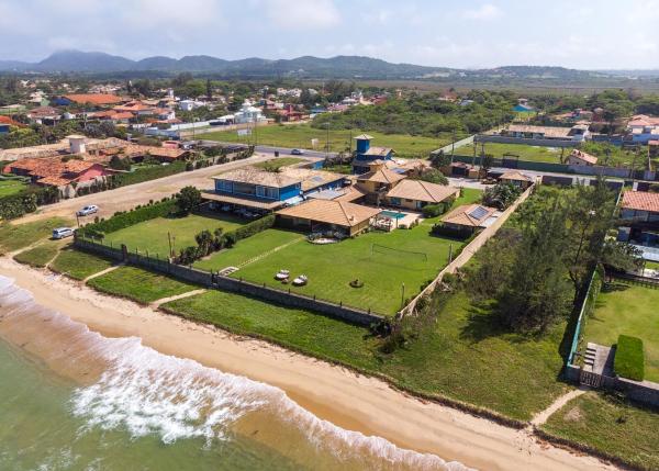 A la foto es mostra l'objecte Canto do Mar situat a la ciutat de Búzios.