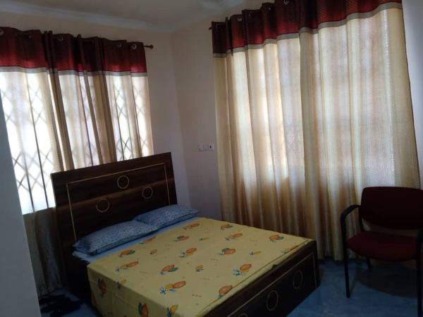 Auf dem Foto ist das Objekt Beta Rooms Double Bedroom Gome Fortress Business Center Dansoman Accra in der Stadt Accra zu sehen.