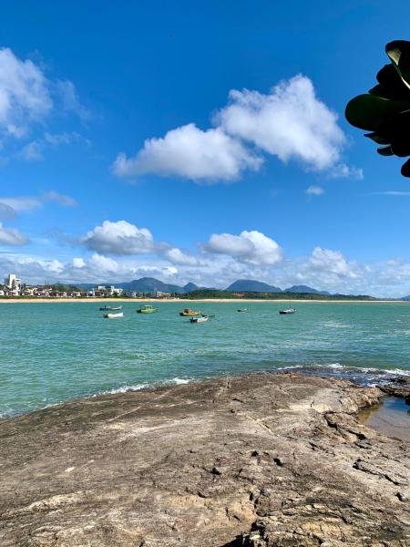 A la foto es mostra l'objecte Edifício Newton Guimarães situat a la ciutat de Guarapari.