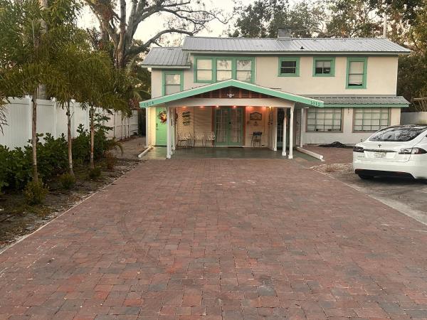 Zdjęcie 3: 2BR at Lecom Park Downtown Beaches & Ample Parking Space