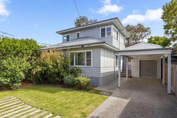 Old Lonsdale Classic On Kirk - Queenscliff
