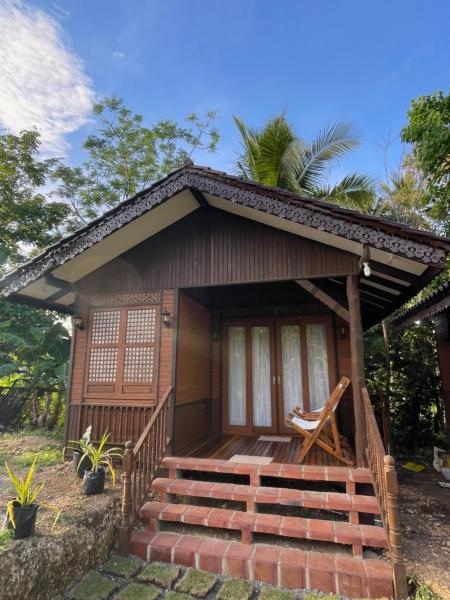 A la foto es mostra l'objecte Island Casitas Siquijor situat a la ciutat de Lalao.