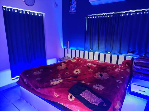 A la foto es mostra l'objecte Little heaven at bhuj situat a la ciutat de Kodāe.