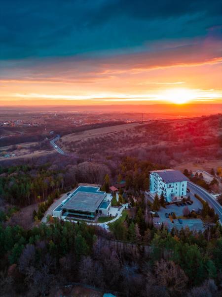 På billedet ses objektet Hotel Helen beliggende i byen Podişu.