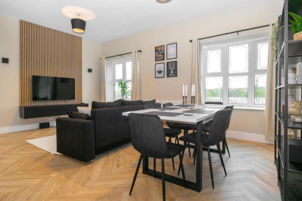 A la foto es mostra l'objecte Luxury 4 Bed Home with Pool Table situat a la ciutat de Fenton.