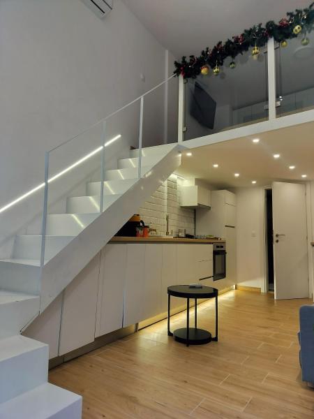 The White Loft - Explore Center by foot - 350m from seaside, Saloniki