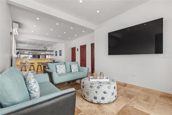 På billedet ses objektet Just a few minutes walking to the Beach Club beliggende i byen Brenas.