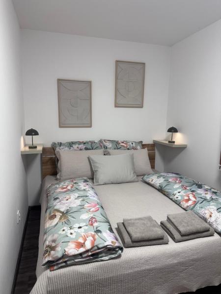 Na fotografii je vidět objekt Apartmán Leona nacházející se ve městě Herálec.
