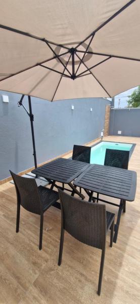 A la foto es mostra l'objecte Casa Guarapari com piscina situat a la ciutat de Guarapari.