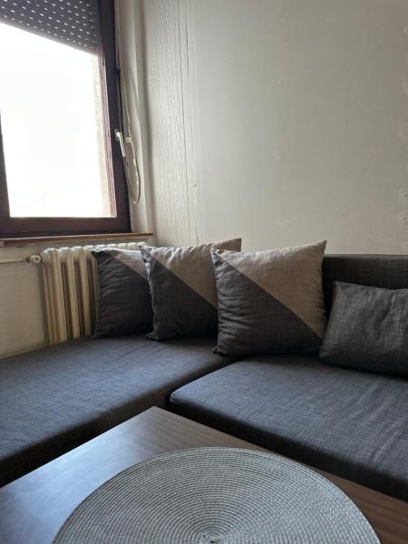 Na zdjęciu widoczny jest obiekt Apartment Crystal położony w mieście Kolonija.