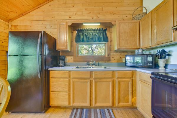 Billede 5: Studio with Mtn Views, 1 Mi to Thorncrown Chapel!
