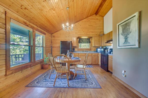 Billede 7: Studio with Mtn Views, 1 Mi to Thorncrown Chapel!