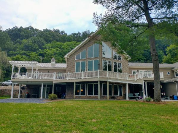 Auf dem Foto ist das Objekt North River Inn in der Stadt Bridgewater zu sehen.