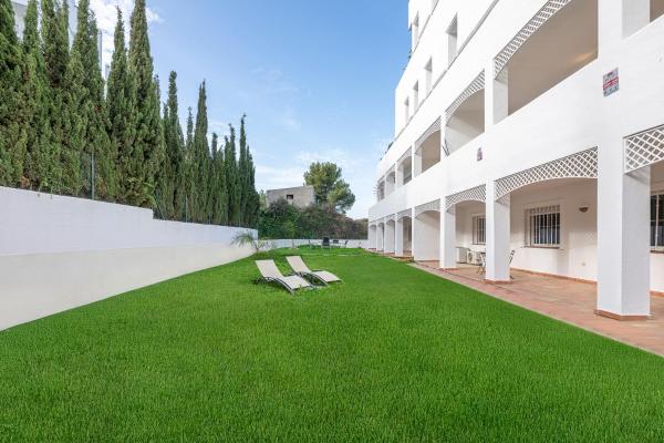 Na foto é possível ver o objeto DOLMEN GROUP- Jardines Andalucia Banus localizado na cidade de Marbella.