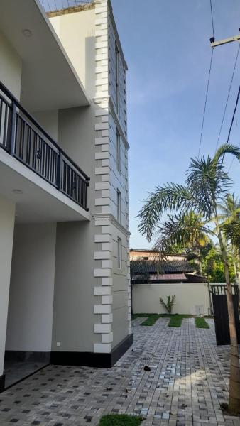 照片显示了位于Talpitiya市的Priyalanka Apartments物件。
