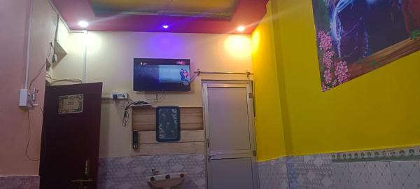 Auf dem Foto ist das Objekt Keshav dham in der Stadt Ayodhya zu sehen.