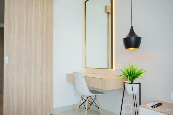 På bilden syns objektet Comfy and Minimalist Studio at Embarcadero Bintaro Apartment By Travelio som ligger i staden Pondokpucung.