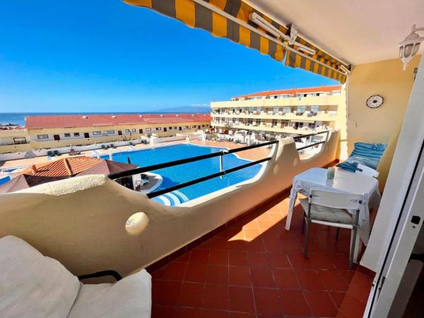 Nella foto è visibile l'oggetto Marina Palace Vista piscina situato nella città di Adeje.
