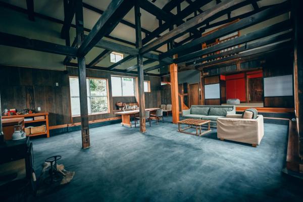 The photo shows the ツギハギの家 located in the city of Nō.