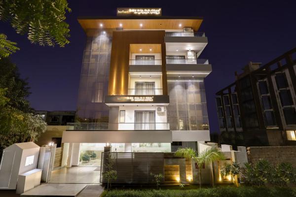 A la foto es mostra l'objecte The Hoften Sukh Vasa, Sector 51 & Golf Course Ext Road situat a la ciutat de Gurgaon.